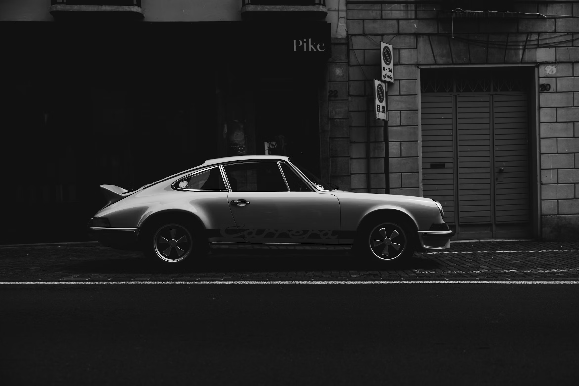 Air-cooled Porsche 911 · SC · Carrera
